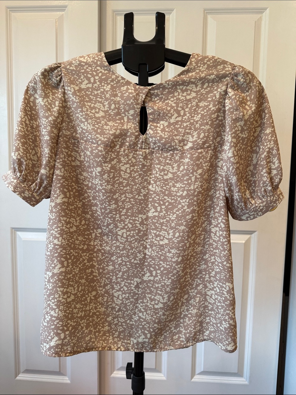 Pleione Beige Floral Puff Sleeve Blouse